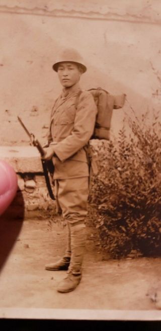 Ww2 Japanese Photo Of Soldier With Bayonet And Rifle.  Full Ready For Wa