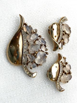 Crown Trifari Molded Glass Leaf Fur Clip Brooch And Earrings,  Demi Parure
