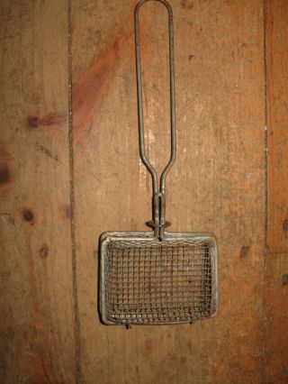 Vintage Primitive Old Soap Saver Wire Mesh Basket Handle Laundry Farmhouse Decor 2