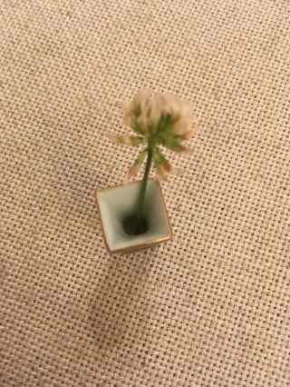 Miniature Asian Chinese Japanese Porcelain Green Vase Guilt Edge Flower Design 2