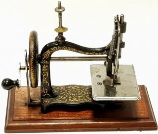 Awesome Rare Antique Miniature Sewing Machine Lubeca,  Tin Box 1885 Germany