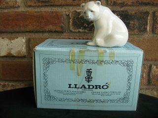 Vintage Lladro Polar Bear Hand Made In Spain Daisa