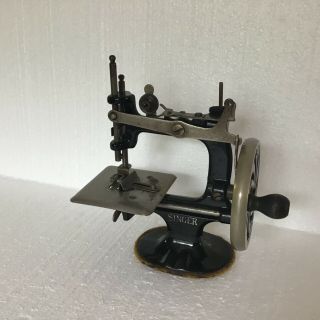 Vintage Antique Singer Toy Sewing Machine