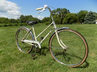 1963 Schwinn Traveler Ladies 3 - Speed Deluxe Vintage Bicycle White Racer Breeze
