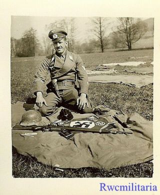 Souvenir Hunter Us Soldier In German Panzer Uniform W/ Captured Trinkets