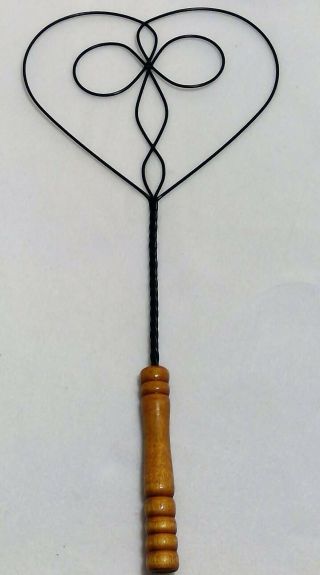 Vintage Antique Heart Wire Rug Beater Wooden Handle Home Decoration Cleaner