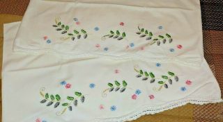 Vintage Hand Embroidered Set Of 2 Pillowcases With Crochet Edging 21 " X 28 "