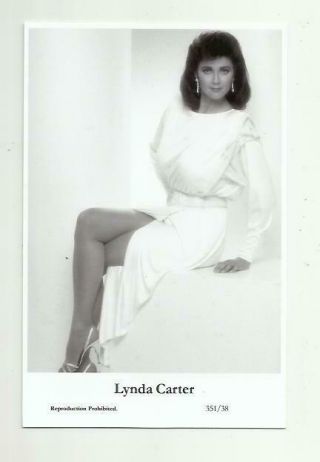 N543) Lynda Carter Swiftsure (351/38) Photo Postcard Film Star Pin Up