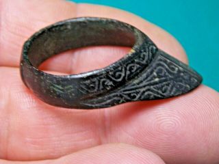 Rare medieval decorated archers ring metal detecting detector finds 2
