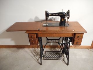 1929 Singer Sewing Machine Model No.  66 Wood Cabinet Table Treadle Ac587500