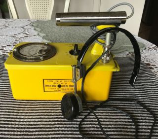 Victoreen Cdv - 700 Model 6b Geiger Counter Cold War Prep Prepper Vintage Cdv700