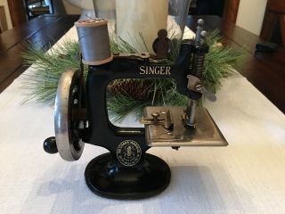 Vintage Singer Childs Sewing Machine - No.  20 - Hand Crank - 1920s - Seven Spoke