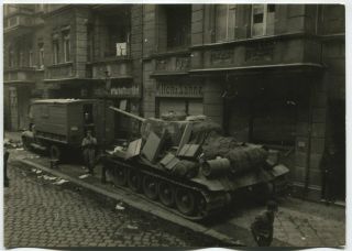 Wwii Large Size Press Photo: Russian T - 34 Tank With Trophies In Berlin,  May 1945