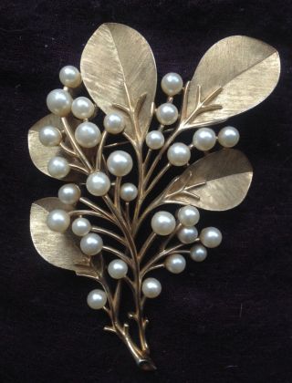 Vintage Crown Trifari Faux Pearl Leaf Floral Goldtone Brooch Pin 60s