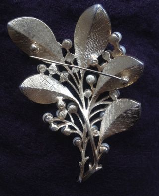 Vintage Crown Trifari Faux Pearl Leaf floral goldtone brooch pin 60s 3