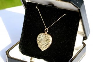 Vintage 9ct Gold Front and Back Heart Shape Locket with Fine 9ct Gold Chain 3