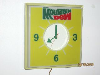 Vintage Mountain Dew Wall Lighted Clock Made In The Late 1970 