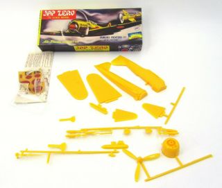 Vtg 50s - 60s 1/4 Scale Plastic Model Airplane Kit Unbuilt - Japanese Zero