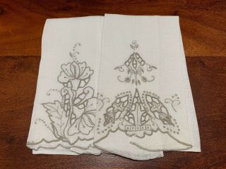 2 Vintage Embroidered White Linen W Trim Fingertip Hand Towels 16”x10.  5” (jl)