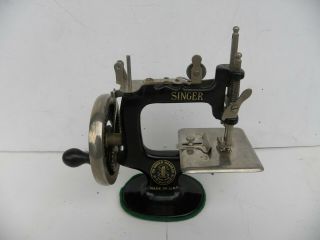 1920s Vintage Small Singer Sewing Machine with Hand Crank (Approx.  7 