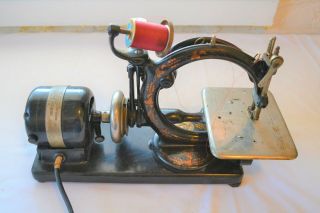 Willcox & Gibbs Sewing Machine With W & G Wood Case