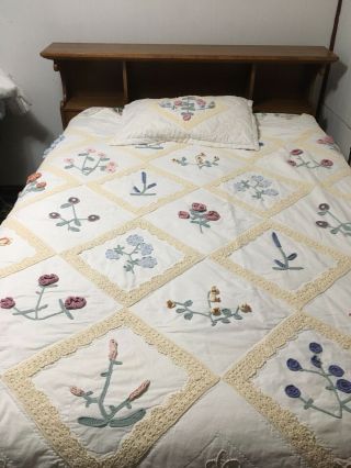Vintage Floral Embroidered White Cotton Quilt Comforter Bedspread Full Queen