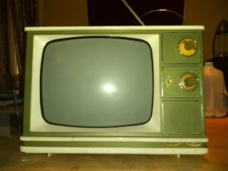 Vintage Zenith B/w 1976 Solid State Television Olive Green Tv Great