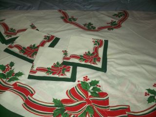 70 " Christmas Round Table Cloth,  4 Napkins (cotton/polyester)