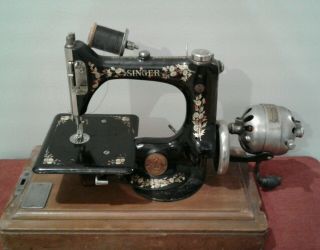 Early Singer Swing Out Motor Automatic Series 24 Chain Stich Sewing Machine