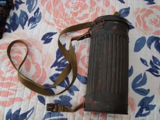 Ww2 German Army Cannister And Gas Mask