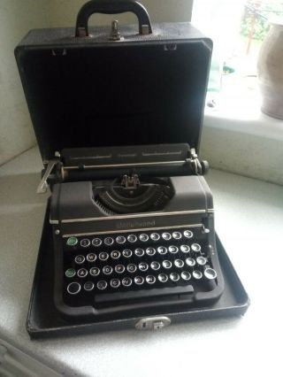 Lovely Vintage Cased Typeriter - Underwood -
