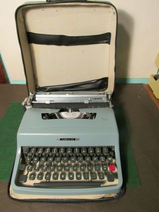 Vintage Olivetti Lettera 32 Typewriter With Case - Italy