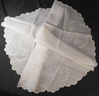 Vintage Lrg 33 " Round Wht Linen Table Topper,  Doily W/hand Embroidery