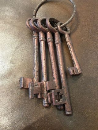 Set Of 5 Cast Iron Jail Keys House Rustic Western Prison Key Ring Lock Skeleton