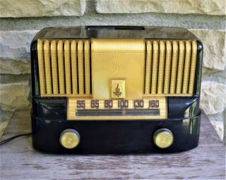 Vintage Emerson Model 561 Series B Bakelite Tube Radio