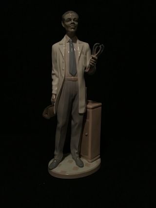 Vintage LladrÒ Figurine 5947 General Practioner 14” W/ Box Doctor