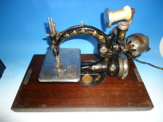 Antique Wilcox & Gibbs Straight Stich Sewing Machine W/ Orig.  Box - - Manhattan?