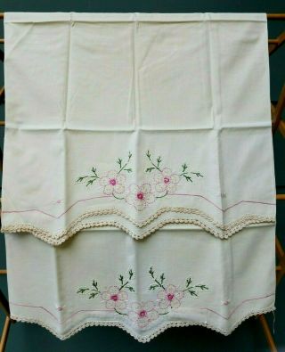 2 Matching Vintage Handmade Embroidered Pillowcases Flowers Crochet Trim