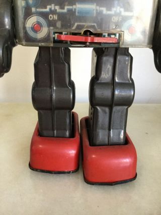 Vintage Tin Horikawa Battery Operated Fighting Robot Or Restore 3