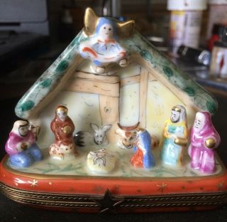 Vintage A.  L.  Limoges France Peint Main Nativity Trinket Box