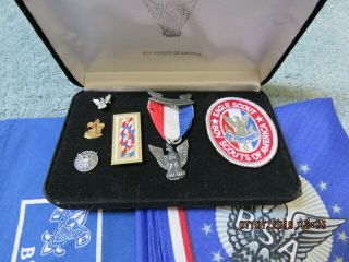Bsa Boy Scouts Of America Eagle Medal Patch Pins Knot And Neckerchief W/box