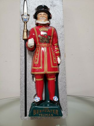 " The Beefeater Yeoman " Decanter