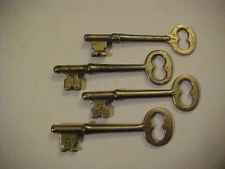 4 Vintage Antique Skeleton Key 