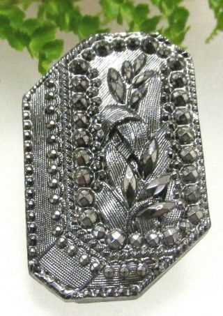 UNUSUAL ANTIQUE 3D BOX SHAPED SILVER LUSTER GLASS BUTTON W/ SPRAY OF FLOWERS C10 3