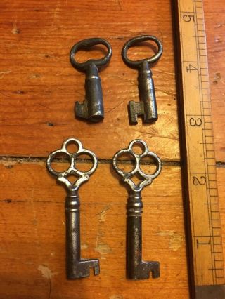4 Vintage Antique Skeleton Keys