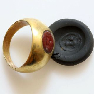 Rare - Roman Gold Seal Ring With Gem Stone Circa 100 - 300 Ad - Intact