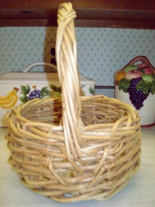 Vintage Woven Wicker Natural Round Basket With Twisted Handle Grapevine ?