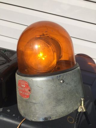 Federal Sign And Signal Corporation Beacon Ray Amber Dome Model 17 12v