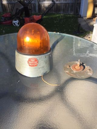 Federal Sign and Signal Corporation Beacon Ray AMBER Dome Model 17 12V 3