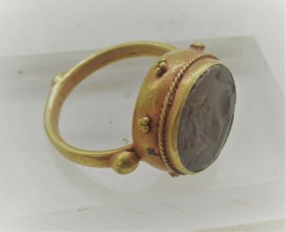 SCARCE ANCIENT ROMAN HIGH CARAT GOLD RING WITH CARNELIAN INTAGLIO BEAST 3